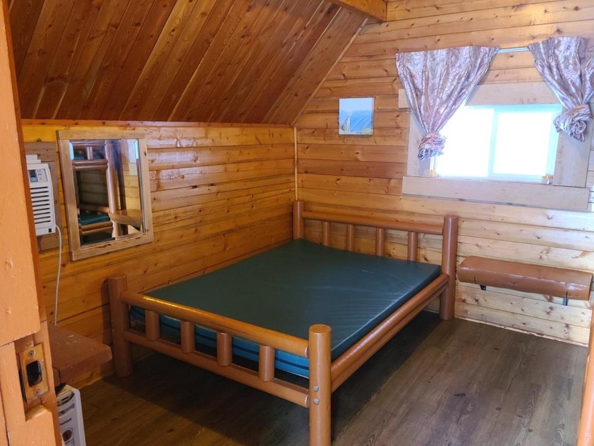 Sicamous Rv & Cabin Resort Malakwa Exterior foto